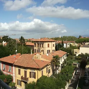 Treehouse - Spacious Private Rooms In Central Pisa Near Station & Airport